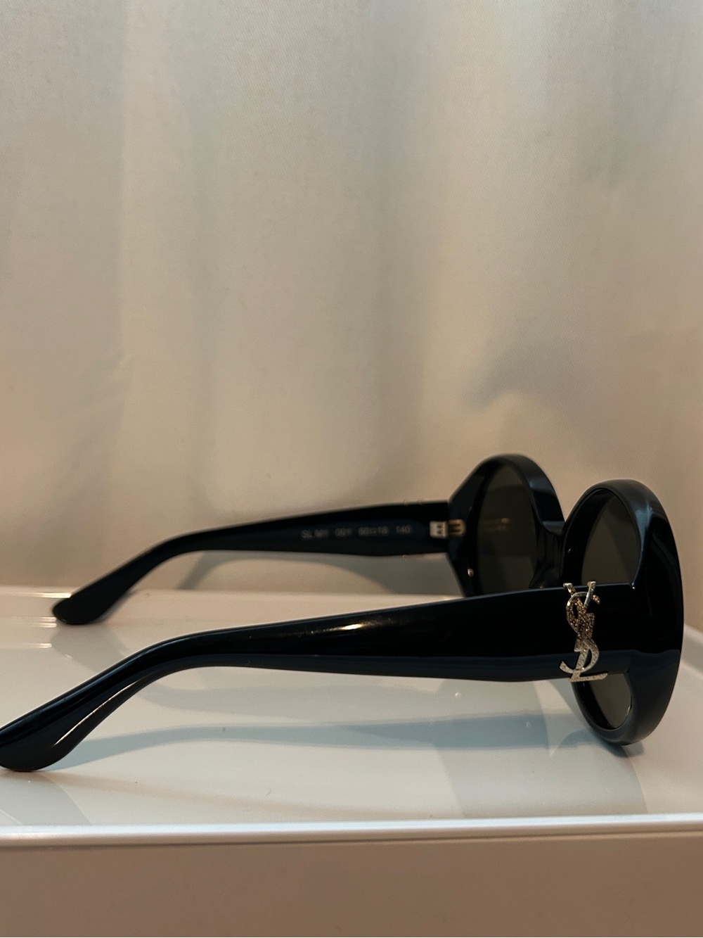 YSL Large Black Round Women’s Designer Sunglasses - PERFECTION!! UV Protection - Picture 2 of 6